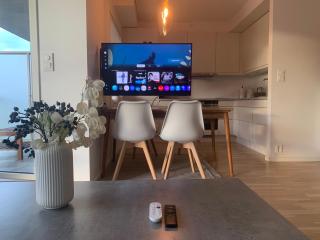 2 bedroom, lake view, light rail, Bergen - 9