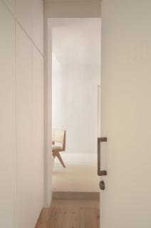 Luxurious 1BR Apartment with Parking - 3