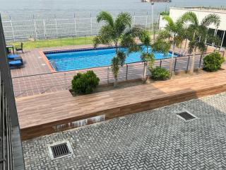 Beautiful 4 bedroom by the water - 4