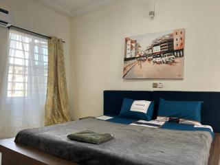 Beautiful 4 bedroom by the water - 2