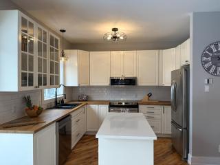 La Maison Jaune, with Hot tub and fireplace - 2