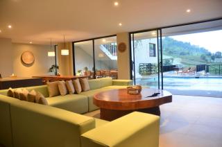 Emerald hill mountain 8 BR and 4 BR honeymoon suite private plunge pool karaoke heated pool - Ciburial - 0