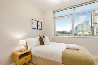 Luxury 2-Bedroom London Stratford Apartment with Balcony near Station & Westfield - Londra - 9