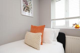 Spacious Modern Family Home in Swansea - Discounted - Contractors - Relocation - By EKLiving - 6