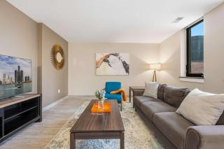 NEW 3BR Modern Downtown Apartment - 9