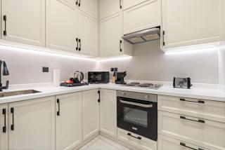 Luxe 3BR Apartment with Balcony in Al Malqa NZL279 - 6