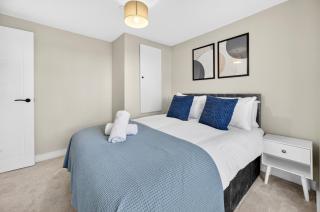 Luxury 2BR Flat - Fast Wi-Fi - Work Area - 5