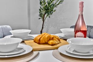 Luxury 2BR Flat - Fast Wi-Fi - Work Area - 7