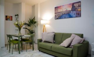 Luminoso Appartamento con Parcheggio Privato - 0