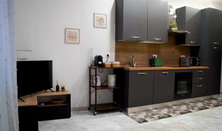 Luminoso Appartamento con Parcheggio Privato - 6