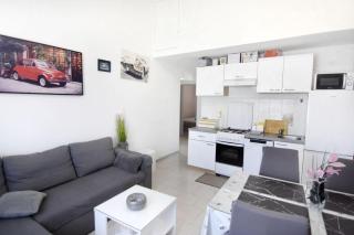 Quiet holiday apartment with balcony - 9