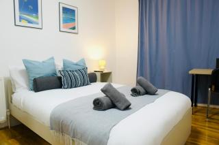 Modern 2 bed, 5min walk to Station - Near O2, ExCeL & Canary Wharf - Sleeps 6 - 4