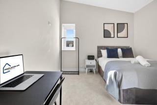 2BR - Fast Wi-Fi - Work Space - Free Parking - 1