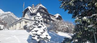 Cozy Swiss Getaway With Mountain Views - 0