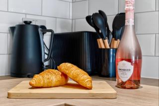 2BR - Free Parking - Work Space - Fast Wi-Fi - 6