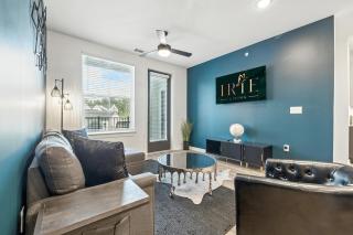 IRIE Living Brand New Lux 2BR Min Grand Park - 9