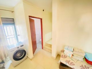 Spacious private and comfy room in Kimihurura - 1