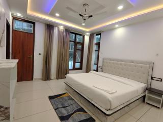 The Warm Palace Home - 6