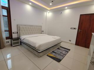 The Warm Palace Home - 5