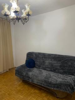 Skromne mieszkanie na nocleg w pobliżu metra Kondratowicza, 22 minuty metrem do Stadionu Narodowego,расстояние 5 станций метро до офиса для прохождения теста CES для моряков - 5