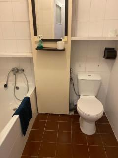 Przytulne mieszkanie na spokojny nocleg w pobliżu metra Kondratowicza, 22 minuty metrem do Stadionu Narodowego, samodzielne zameldowanie ,wystawiamy faktury dla firmy KSeF - 2