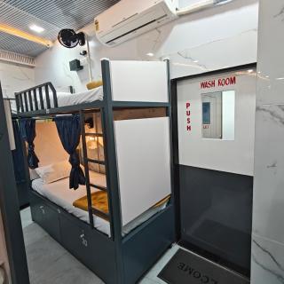 Basera Dormitory and Separate Cabins for Group in Andheri East - Marol - 5