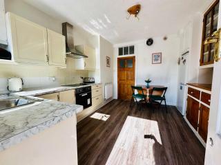 Luxury apartment-sleep5-parking-Wembley-Heathrow - 0