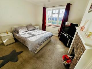 Luxury apartment-sleep5-parking-Wembley-Heathrow - 3