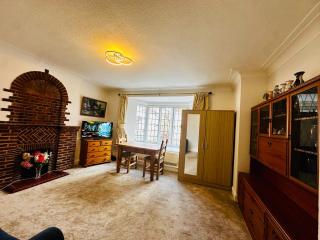 Luxury apartment-sleep5-parking-Wembley-Heathrow - 1