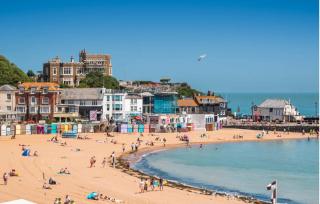 Admiral's Rest - Broadstairs Retreat with Parking - 8