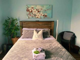 SALE!! Brick City Bungalow 20 mins from NYC!! - 2