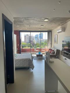 Apto zona shopping del sol ,monoambiente completo muy grande y luminoso,con garage - 2