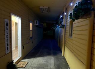 SALE!! Brick City Bungalow 20 mins from NYC!! - 8