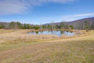 Hike and Ski Scenic Group Retreat in Wardensville - 8