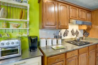 Hike and Ski Scenic Group Retreat in Wardensville - 5