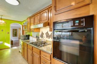 Hike and Ski Scenic Group Retreat in Wardensville - 3