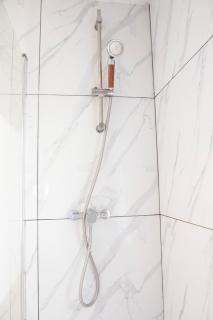 Charming 3 Bed Windsor House With Free Parking - 7