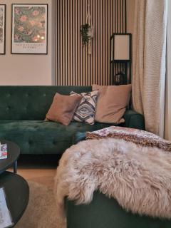 Chic Garden Escape in Clifton - 5