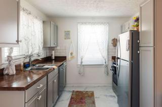 Honeybee Bungalow with Hot Tub - 9