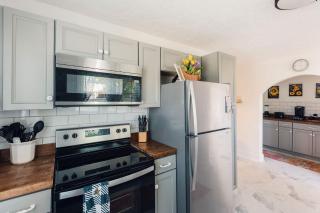 Honeybee Bungalow with Hot Tub - 6