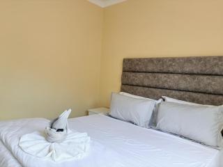 Peaceful 4-Bedroom Retreat with Lush Gardens Pool – Highlands - 2346 - 8