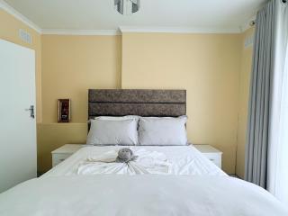 Peaceful 4-Bedroom Retreat with Lush Gardens Pool – Highlands - 2346 - 2