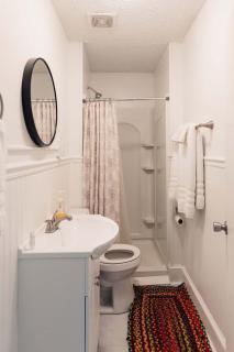 Honeybee Bungalow with Hot Tub - 2