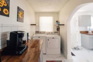 Honeybee Bungalow with Hot Tub - 1