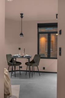 City Center Apartment - 2 steps from main street! - 4