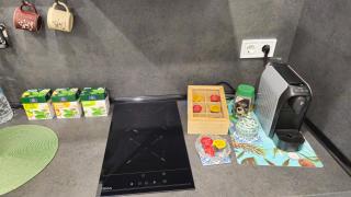 Stylish 2-Bedroom Apartment in Top Center - 5m walk to Metro station Serdika, Sofia statue -- 1 FullBath & 1Washroom - 6