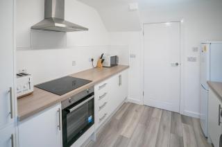 Modern 3 Bedroom Home Ideal for Families and Business Stays - 3