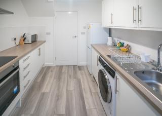 Great Family Home, Large Garden, Parking, Contractors - 3