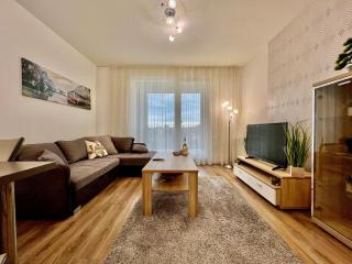 UniversityAquaticumGreatForestClinicalCenter - 0