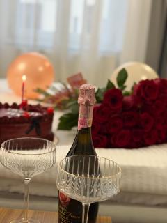 Cris & Ema Luxury Downtown Apartment - 5